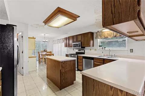 Kitchen - 2263 Pendleton Cir, O'fallon, MO 63368 photo 1 of 5