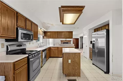 Kitchen - 2263 Pendleton Cir, O'fallon, MO 63368 photo 4 of 5