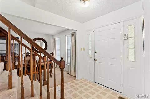 Entry Way - 2263 Pendleton Cir, O'fallon, MO 63368 photo 1 of 4