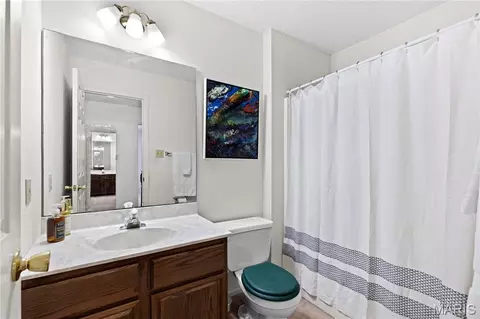 Bath - 2263 Pendleton Cir, O'fallon, MO 63368 photo 2 of 4