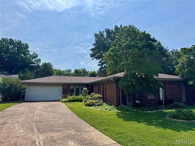 306 Fawn Meadows Dr, Ballwin, MO 63011