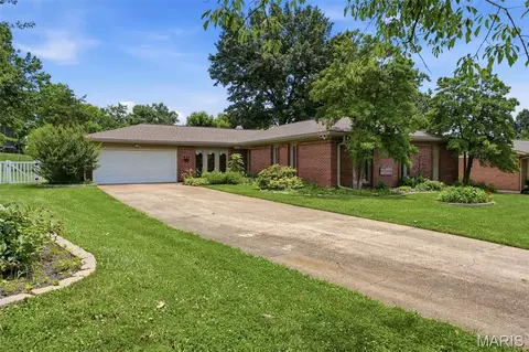 306 Fawn Meadows Dr, Ballwin, MO 63011