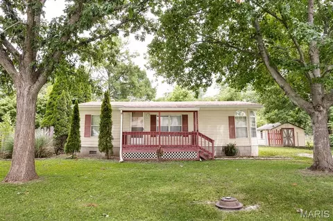 2105 S 2nd St, Fayetteville, IL 62258