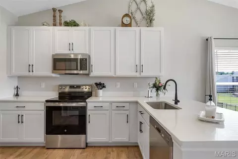 Kitchen - 2446 Chukka Dr, Eureka, MO 63025 photo 2 of 6