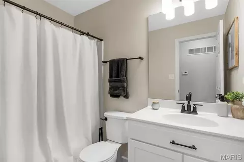 Bath - 2446 Chukka Dr, Eureka, MO 63025 photo 2 of 5