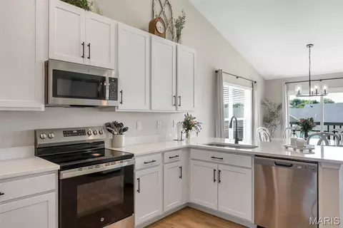 Kitchen - 2446 Chukka Dr, Eureka, MO 63025 photo 3 of 6