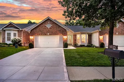 1335 Kensington Way Dr, Ellisville, MO 63011