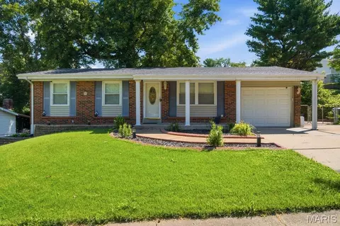 12765 Spanish Village Dr, Bridgeton, MO 63044