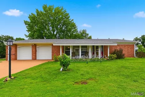 5044 Tealby Ln, Saint Louis, MO 63128