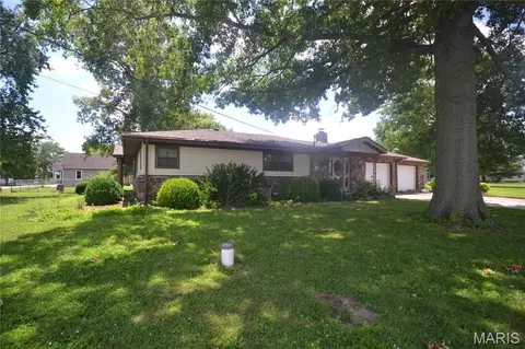 319 Old Floraville Rd, Waterloo, IL 62298