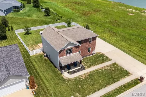 10009 Patriot Dr, Breese, IL 62230