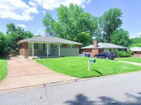 1154 Reale Ave, Saint Louis, MO 63138