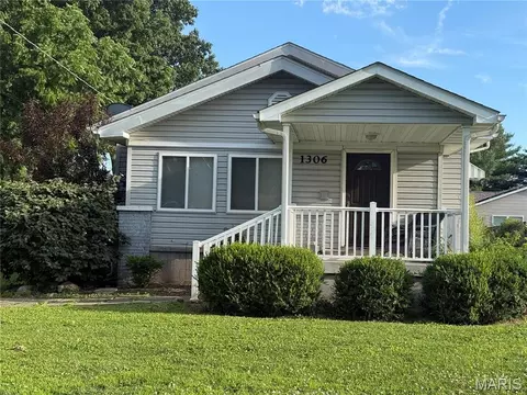 1306 Main St, South Roxana, IL 62087