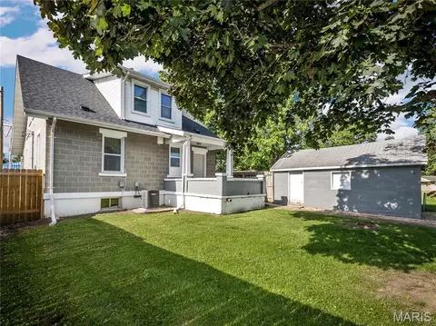 Exterior - 710 E Main St, Alhambra, IL 62001 photo 5 of 6