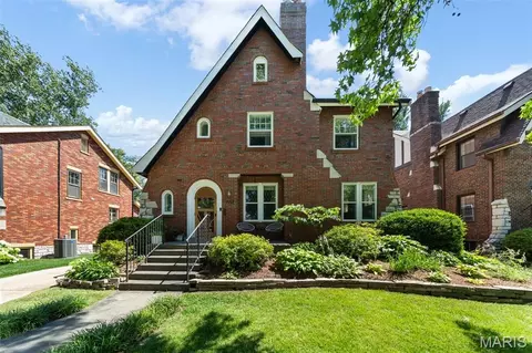7134 Stanford Ave, University City, MO 63130