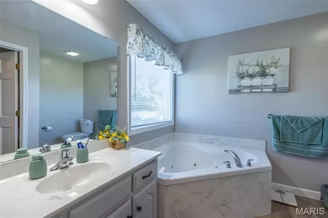 Bath - 16759 Route E, Perry, MO 63462 photo 4 of 5