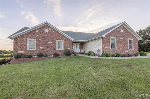 16759 Route E, Perry, MO 63462
