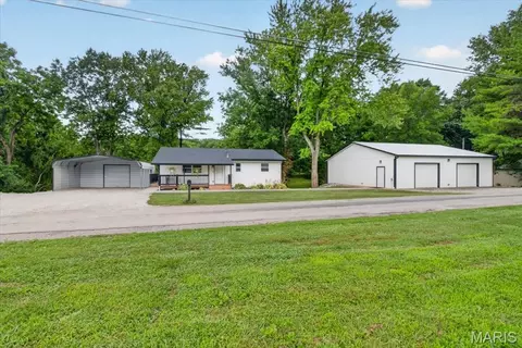 1 Lamask Dr, Belleville, IL 62223