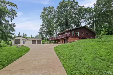 3871 Ridge View Rd, Edwardsville, IL 62025