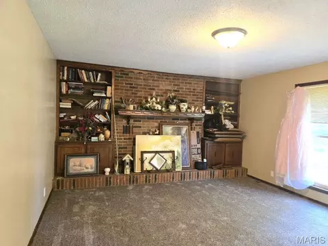 Living - Undisclosed, Dexter, MO 63841 photo 1 of 4