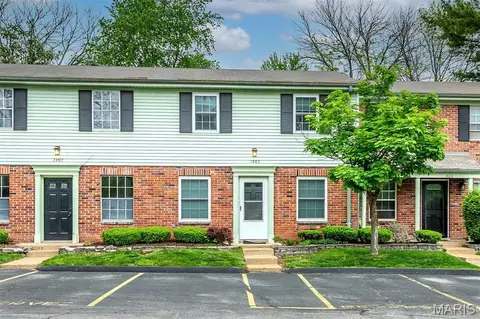 1405 Vadera Ct, Fenton, MO 63026