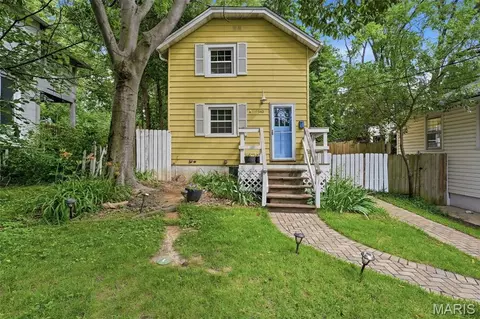 340 Page Ave, Webster Groves, MO 63119