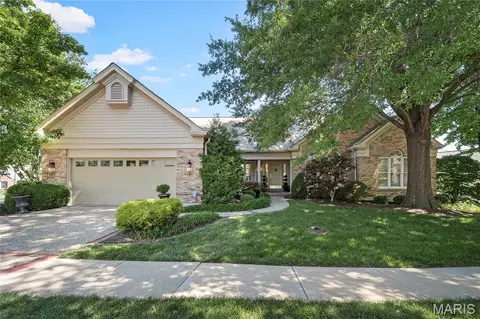 15339 Oaktree Estates Dr, Chesterfield, MO 63017