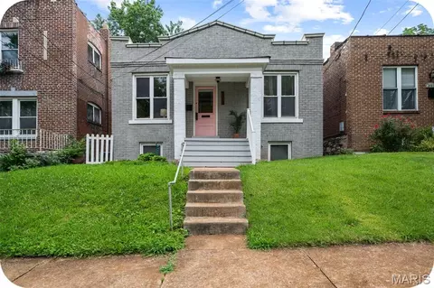 2015 Schaeffer Pl, Saint Louis, MO 63139