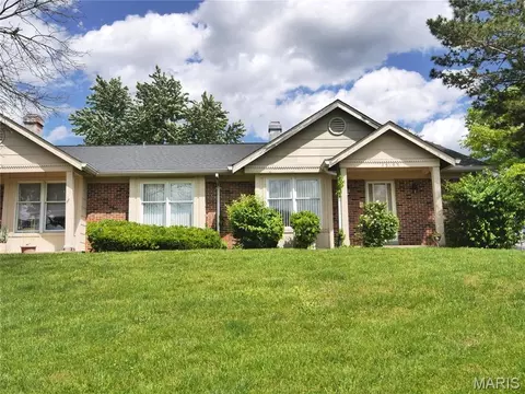 12303 White Cap Ln, Florissant, MO 63033