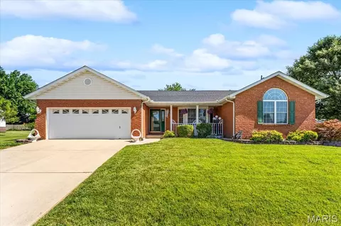 421 Hartmann Ln, Waterloo, IL 62298