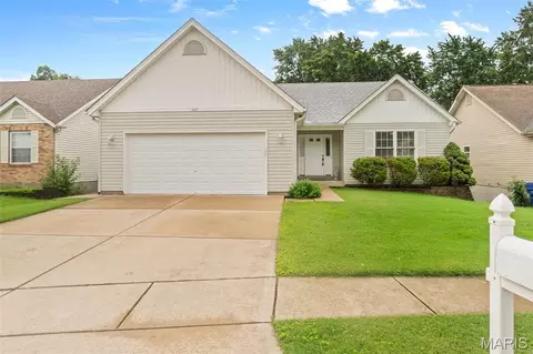 440 Raymond Dr, Florissant, MO 63031
