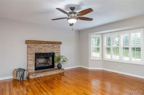 Living - 7716 Meadow View Cir, Union, MO 63084 photo 2 of 5