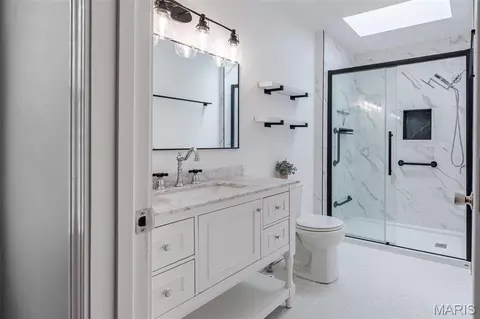 Bath - 7716 Meadow View Cir, Union, MO 63084 photo 4 of 5