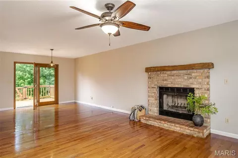 Living - 7716 Meadow View Cir, Union, MO 63084 photo 3 of 5