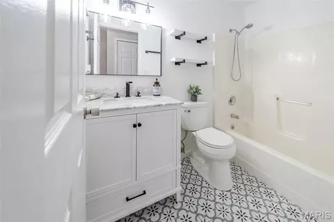 Bath - 7716 Meadow View Cir, Union, MO 63084 photo 1 of 5