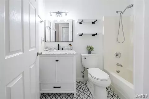 Bath - 7716 Meadow View Cir, Union, MO 63084 photo 2 of 5