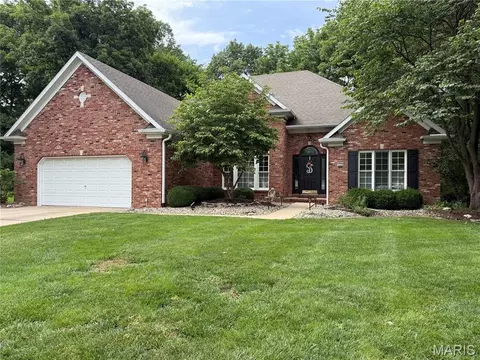 1722 Seminole Ln, Godfrey, IL 62035