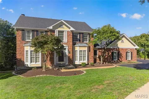12816 Pelham Estates Dr, Saint Louis, MO 63131