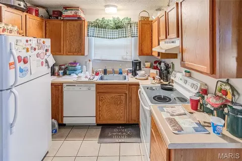 Kitchen - 504 Marsh Ave, Alton, IL 62002 photo 1 of 3
