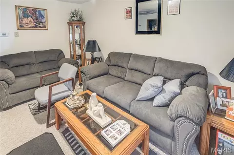 Living - 504 Marsh Ave, Alton, IL 62002 photo 1 of 3