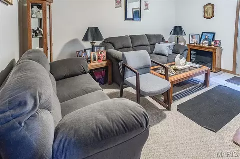 Living - 504 Marsh Ave, Alton, IL 62002 photo 3 of 3