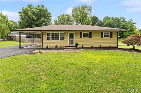 10 Leo Dr, Fairview Heights, IL 62208