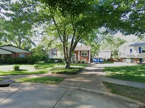 141 Maple Hill Ln, Kirkwood, MO 63122