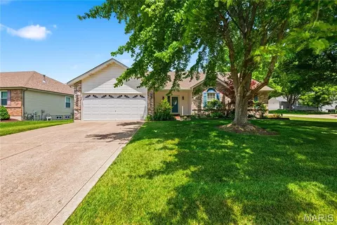 3808 Pine Forest Ln, Saint Charles, MO 63304