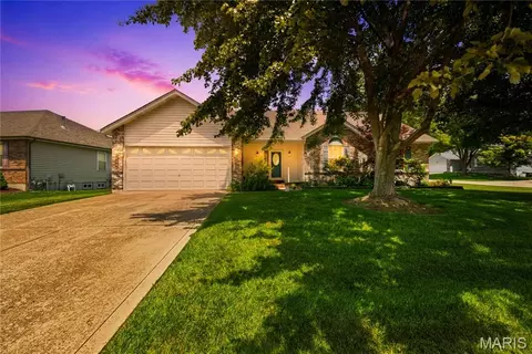 3808 Pine Forest Ln, Saint Charles, MO 63304