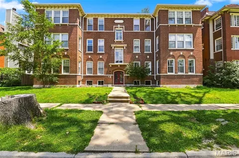 5885 Nina Pl #2E, Saint Louis, MO 63112