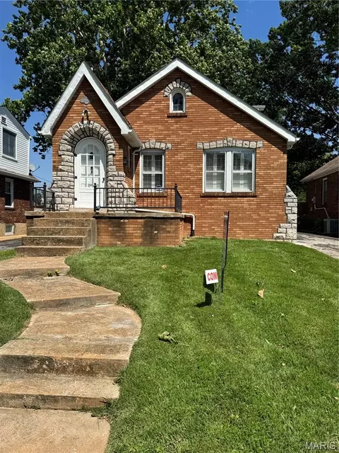 2404 Hartland Ave, Saint Louis, MO 63114