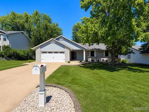 104 Christine Cay Ct, Saint Charles, MO 63304