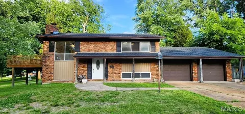 5388 Ville Maria Ln, Hazelwood, MO 63042