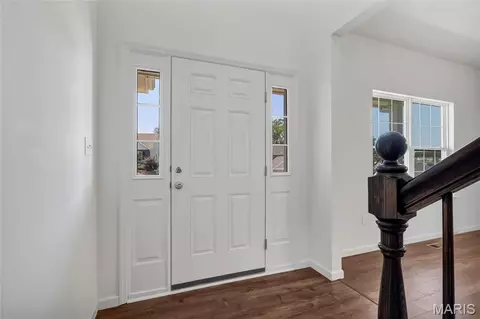 Entry Way - 425 Dusty Brook Dr, O'fallon, MO 63366 photo 2 of 6